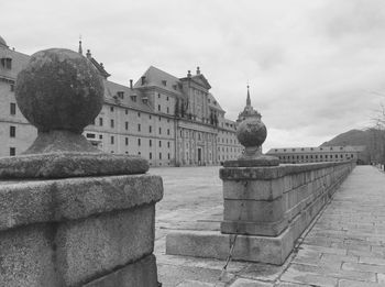 Sculpture of historic building against sky