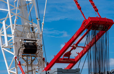 Closeup crawler crane with wire rope sling on crane reel against blue sky. lifter equipment.
