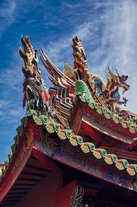 Architectural detail and sculptures at mengjia longshan temple