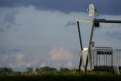 Lifeguard hut against sky