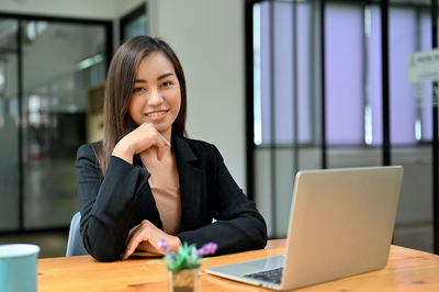 Businesswoman working at cafe