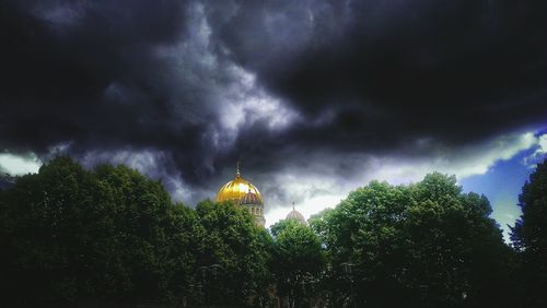 Low angle view of cloudy sky