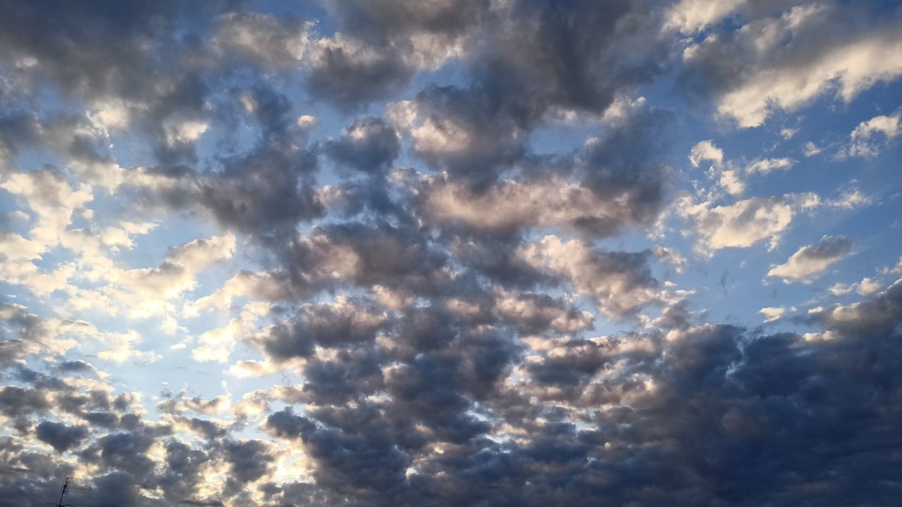 LOW ANGLE VIEW OF CLOUDSCAPE AGAINST SKY