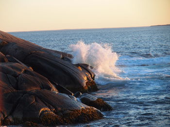 Rocky waves 