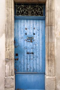 Blu door in arles, france 