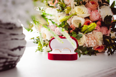 Close-up of rose bouquet on table