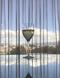 Reflection of wine in glass on table 