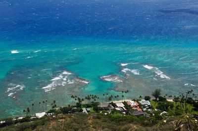 Scenic view of hawaiian ocean against blue sky on summer day