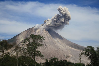 Smoke emitting from mount sinabung against sky
