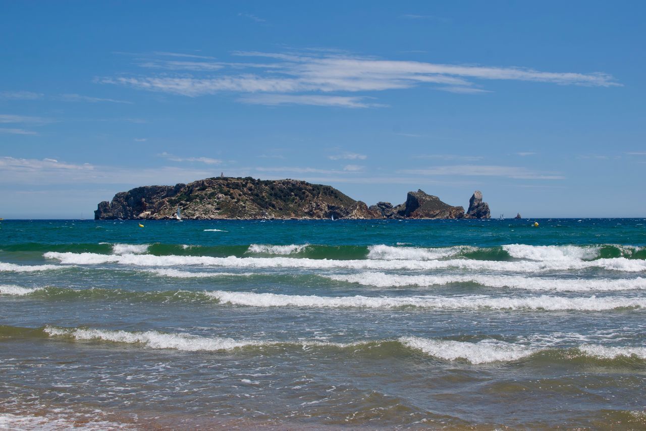 SCENIC VIEW OF SEA SHORE AGAINST SKY