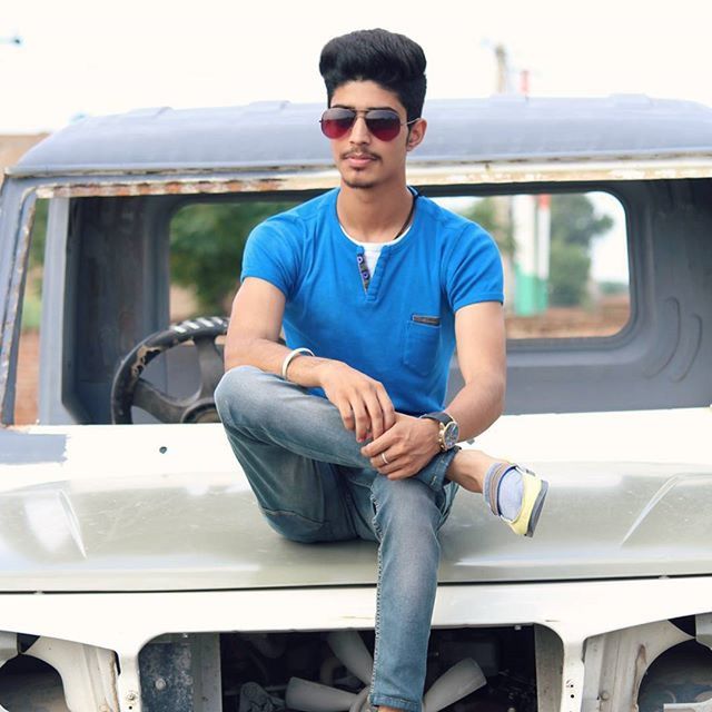 person, transportation, young men, mode of transport, looking at camera, casual clothing, portrait, young adult, lifestyles, front view, land vehicle, leisure activity, sunglasses, sitting, travel, smiling, car, focus on foreground