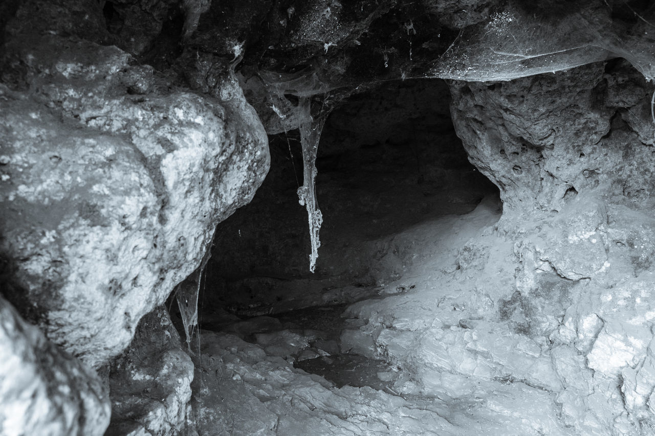 CLOSE-UP OF ICICLES ON ROCK IN CAVE