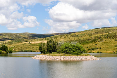 Reservoir dam a sunny day of summer. las navas del marques, avila