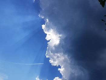 Low angle view of vapor trail in sky