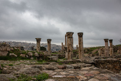 Ruins of historical building against cloudy sky