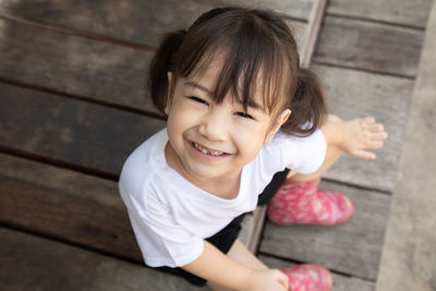 Portrait of smiling girl sitting outdoors