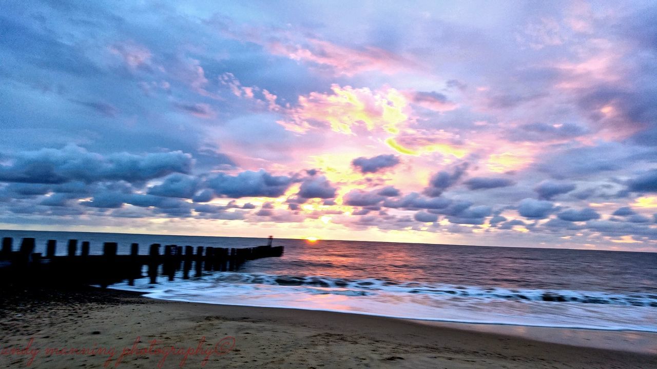 SCENIC VIEW OF SUNSET OVER SEA