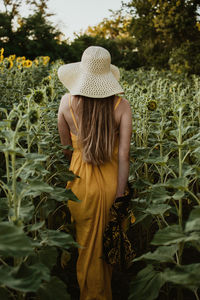 Summer outfit, summer fashion, natural beauty. outdoor candid portrait young blonde woman 