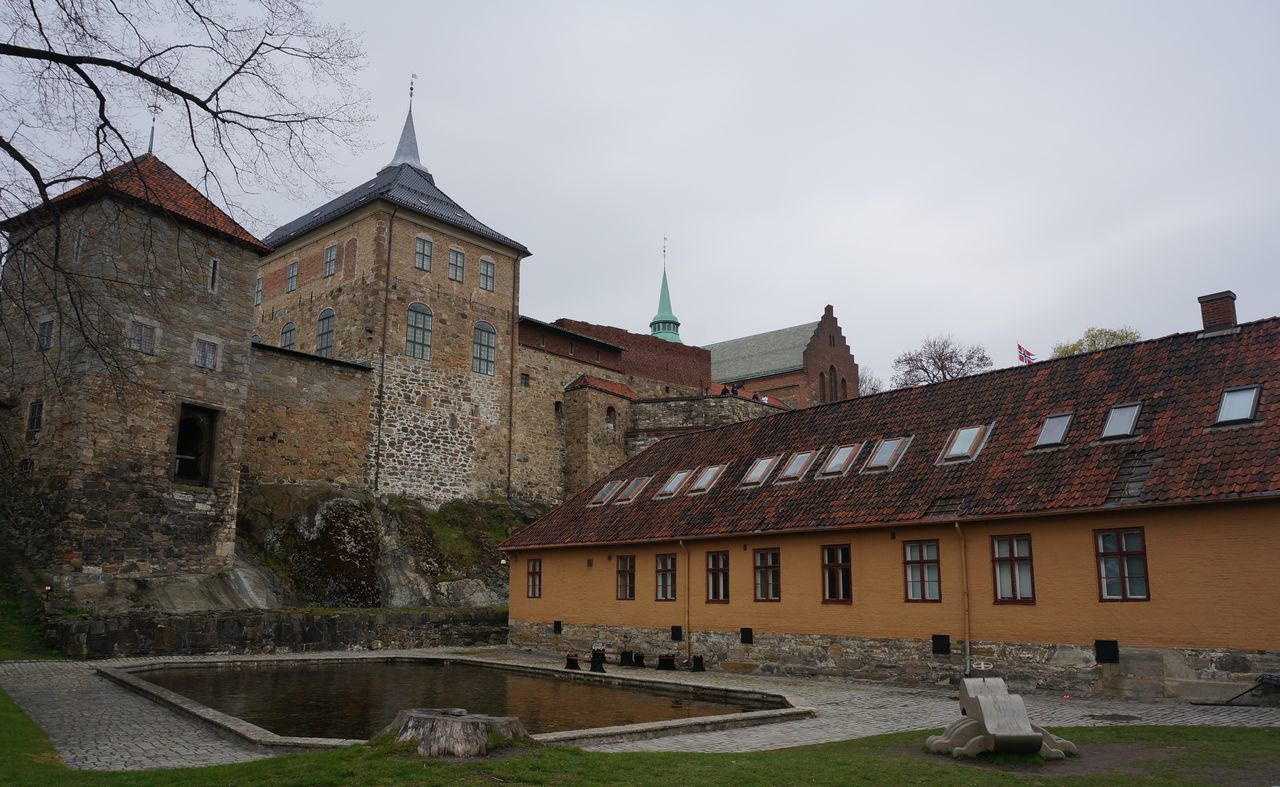 EXTERIOR OF HOUSES AGAINST SKY