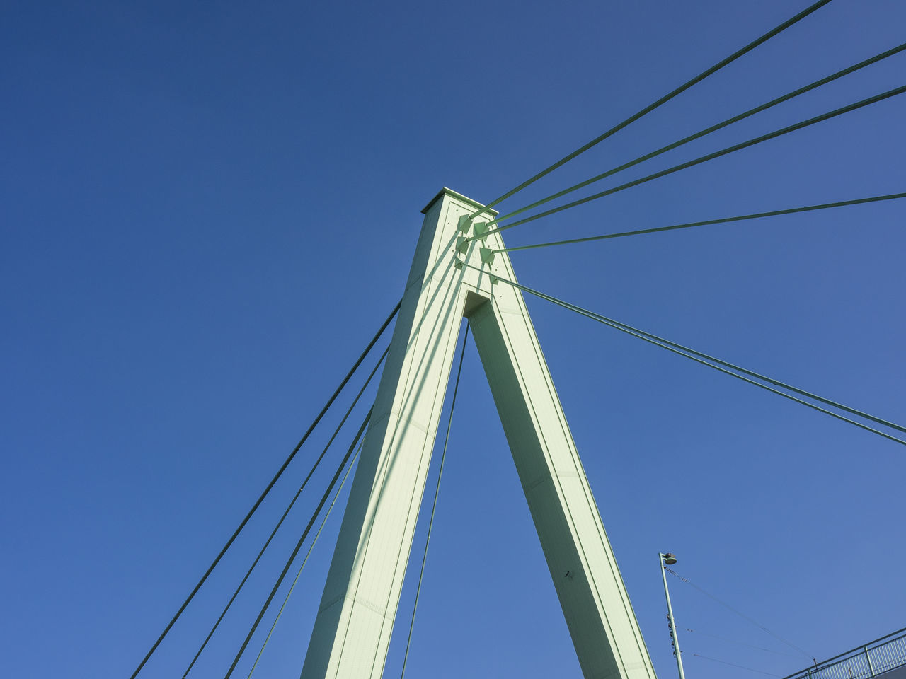 LOW ANGLE VIEW OF SUSPENSION BRIDGE CABLES AGAINST CLEAR BLUE SKY