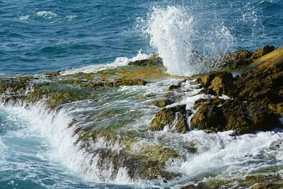 Waves breaking on rocks