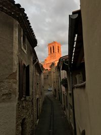 Narrow alley amidst buildings in city