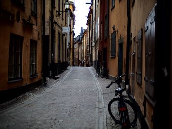 Narrow alley between buildings