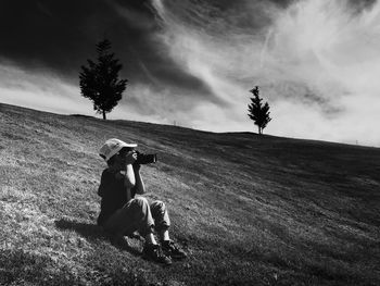 Scenic view of grassy field against cloudy sky