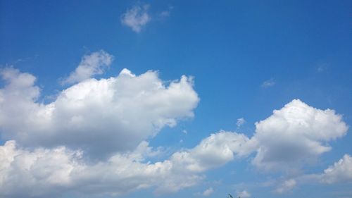 Low angle view of cloudy sky