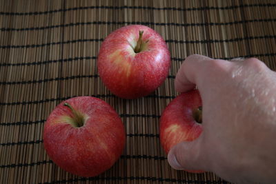 Close-up of hand holding apple