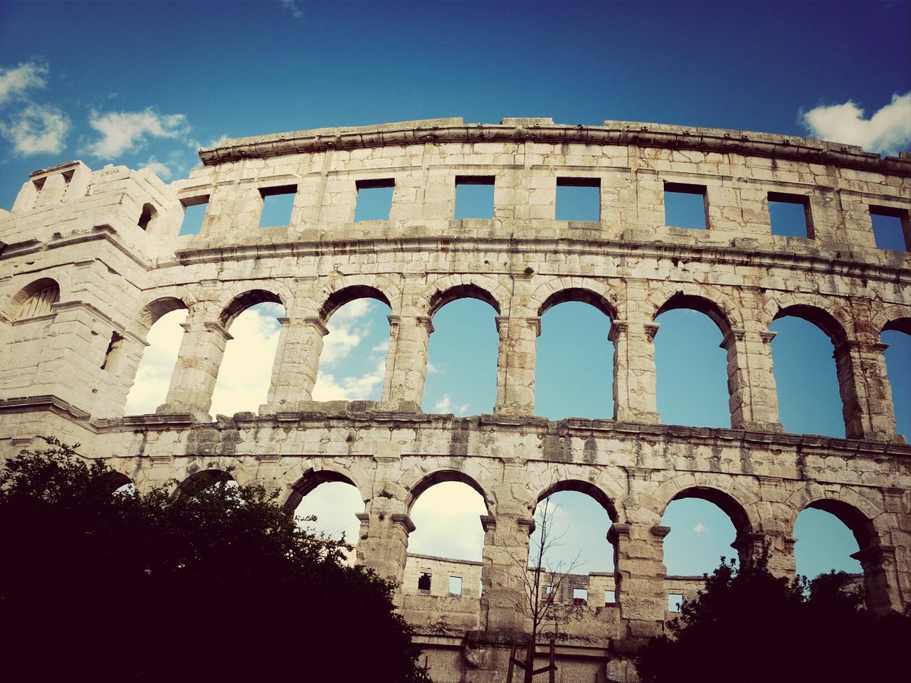 architecture, built structure, history, arch, old ruin, building exterior, low angle view, the past, ancient, famous place, travel destinations, old, ancient civilization, tourism, travel, coliseum, sky, international landmark, amphitheater, culture