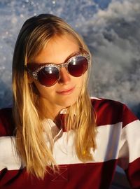 Young woman wearing sunglasses at shore