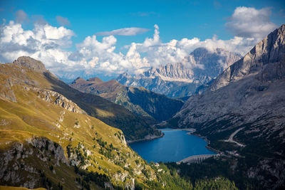 Panoramic view of lake and mountains against sky