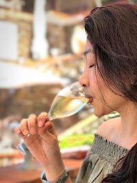 Portrait of woman drinking glass