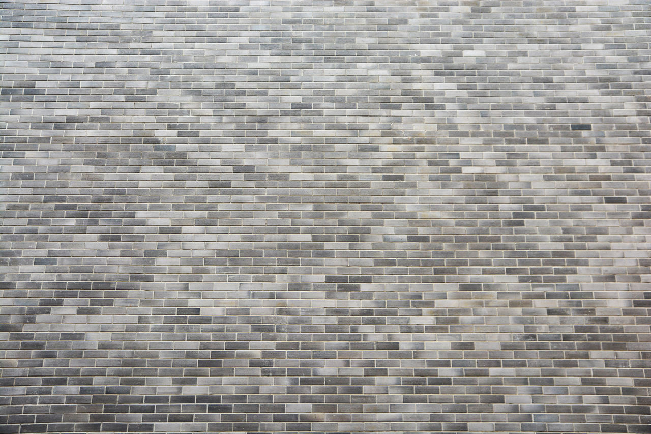 CLOSE-UP OF BRICK WALL