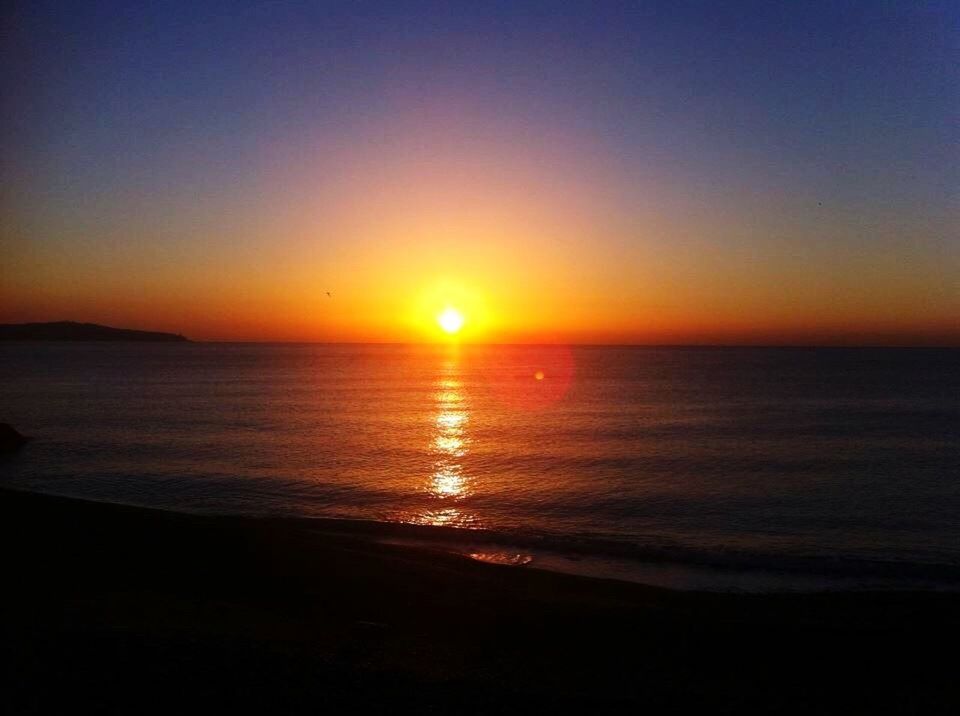 sunset, sun, sea, water, horizon over water, scenics, tranquil scene, beauty in nature, tranquility, orange color, clear sky, beach, reflection, idyllic, copy space, nature, shore, sunlight, silhouette, sky