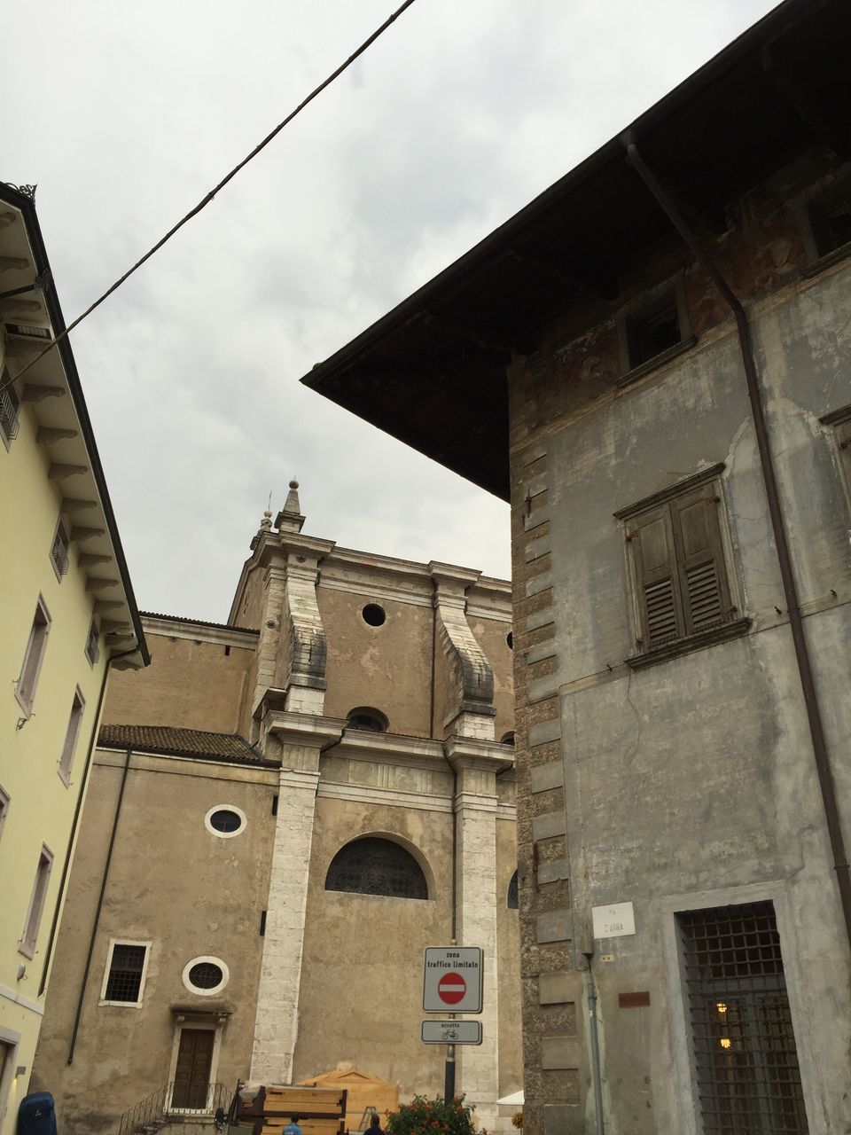 architecture, built structure, building exterior, low angle view, religion, arch, sky, church, city, place of worship, history, old town, day, facade, outdoors, historic, no people, exterior, city life, bell tower, high section, spire