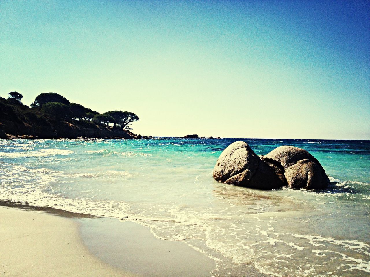 sea, water, beach, clear sky, horizon over water, blue, scenics, tranquil scene, tranquility, copy space, rock - object, rock formation, shore, beauty in nature, nature, rock, sand, idyllic, coastline, cliff