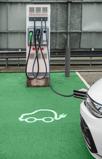 Electric vehicle charging station with car