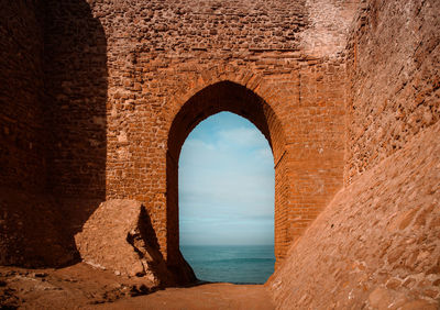 Sea seen through arch entrance