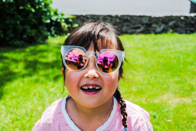 Portrait of happy girl wearing sunglasses