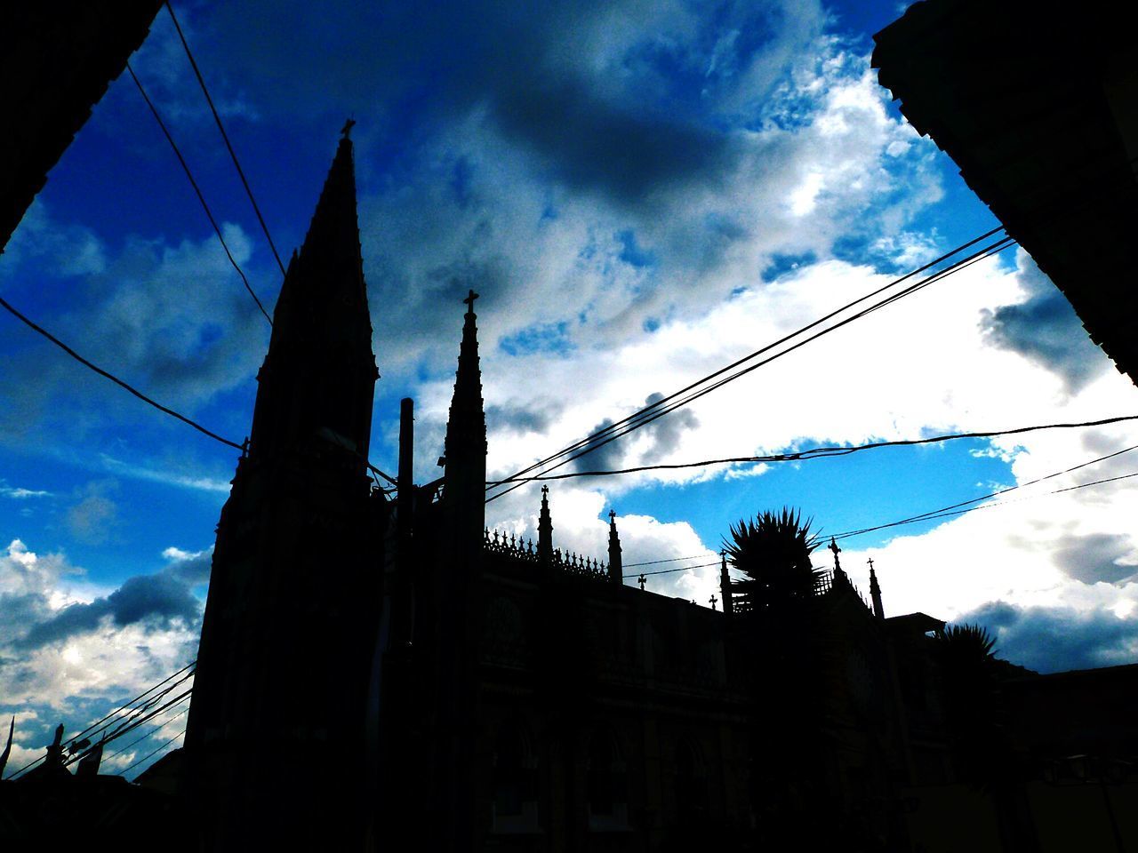 LOW ANGLE VIEW OF SILHOUETTE BUILDING AGAINST SKY