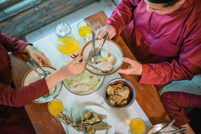 Midsection of woman preparing food on table