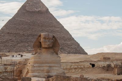 Statue of historical building against cloudy sky