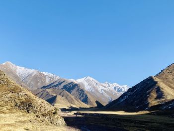 Depopulated zone on qinghai-tibet plateau. scenic view of snowcapped mountains against clear bluesky