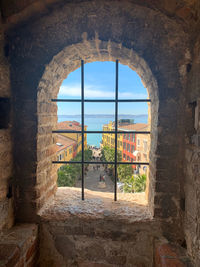 Blick aus dem castello scaligero in sirmione, lago di garda, italia