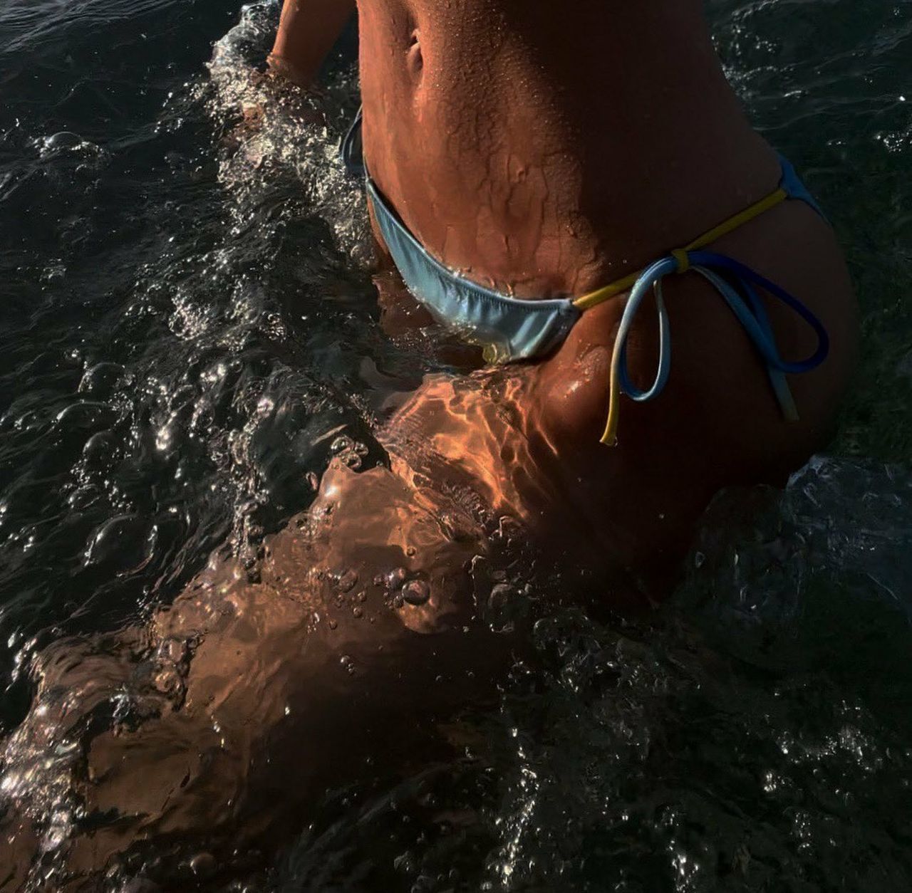 swimming, water, one person, sea, nature, sports, adult, lifestyles, leisure activity, water sports, wave, vacation, holiday, trip, outdoors, human leg, adventure, swimwear, underwater, low section, men, high angle view, day, motion, scuba diving, women