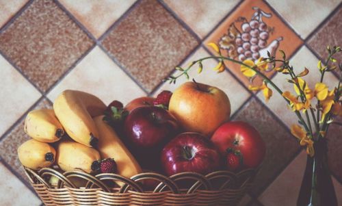 Close-up of apples in basket on table