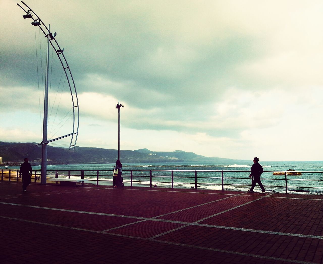 sea, water, sky, silhouette, full length, railing, leisure activity, cloud - sky, lifestyles, men, horizon over water, standing, rear view, beach, cloudy, cloud, person, nature