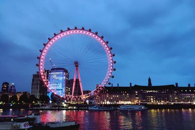 Ferris wheel in city at dusk